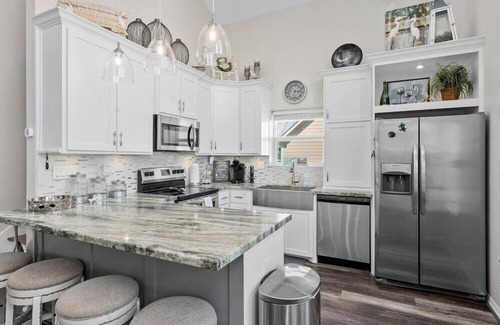 Terramar Beach Casa | Mins to Beach | Sleeps 7 | Large Deck