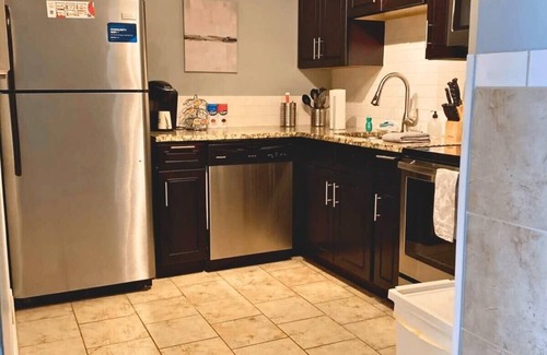 DeBaliviere Place Apartamento | Mins to BJ Hospital, WashU, Forest Park | 2BR W&D