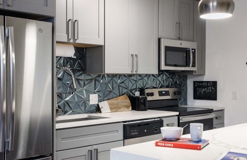 Near Southside Apartamento | Mins to Downtown, Ballpark, Arch with Free Parking, W&D - Zencity at Bordeaux