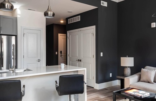Near Southside Apartamento | Mins to Downtown, Ballpark, Arch | Aparcamiento gratuito + W&D | Zencity en Burdeos