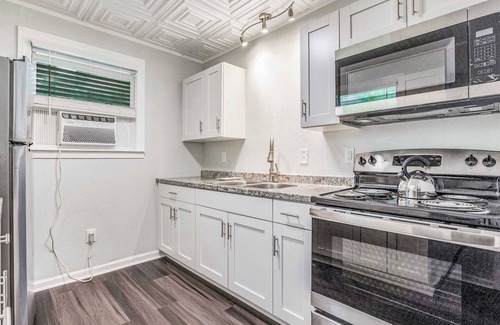 South Pensacola Casa | Mins to Downtown! Carriage House - Pensacola Pearl