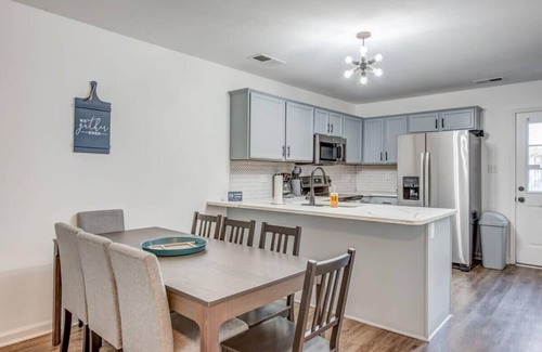 University District Casa | Mins to Downtown & U of Memphis! High Point Duet