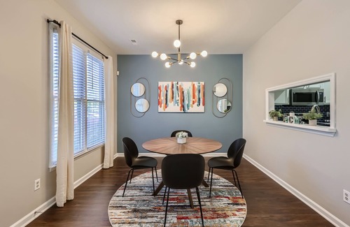 Durham Casa | Mins to Duke - Jazzy modern midcentury gem with a blend of style and coziness!