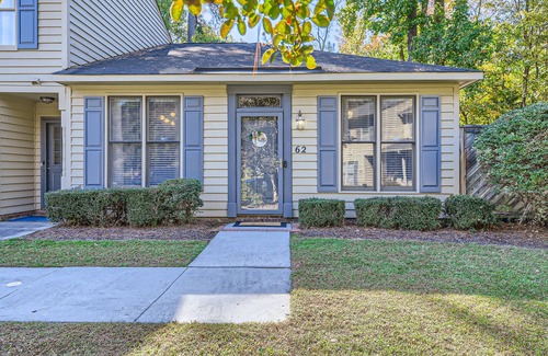 Durham Casa | Mins to Duke - Jazzy modern midcentury gem with a blend of style and coziness!