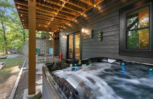 Franklin Casa | Mins To Highlands Hot Tub, Fire Pit, Game Room