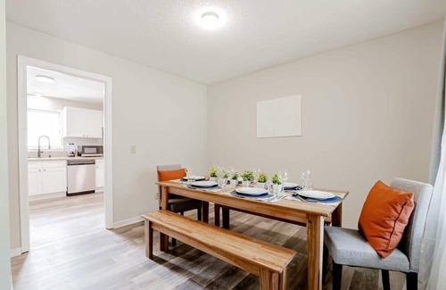 Irmo Casa | Mins to Lake Murray & Downtown! The Royal Retreat