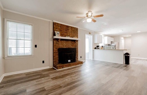 Irmo Casa | Mins to Lake Murray & Downtown! The Royal Retreat