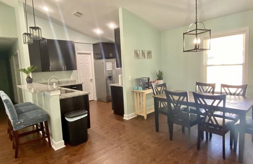 Beaufort Casa | Mins to MCRD, Modern & spacious, KING in master!!! FULLY fenced-in backyard,