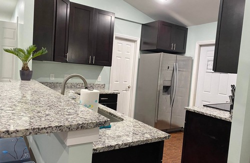 Beaufort Casa | Mins to MCRD, Modern & spacious, KING in master!!! FULLY fenced-in backyard,