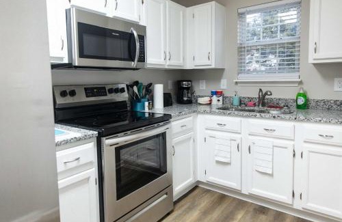 Wayne Casa | Mins to Park River Downtown Chapel Hill Charmer
