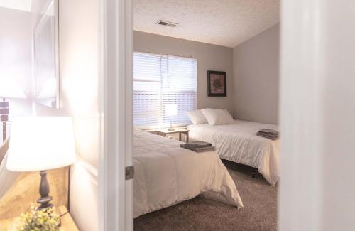 Wayne Casa | Mins to Park River Downtown Chapel Hill Charmer