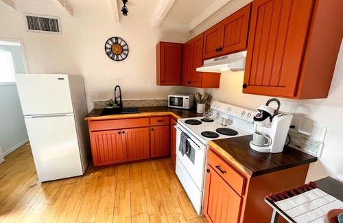 West University Apartamento | Mins to UA, 4th, Downtown