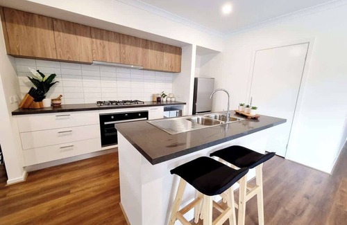 Melbourne Casa | Minta Estate 4bedrooms Berwick home no sharing