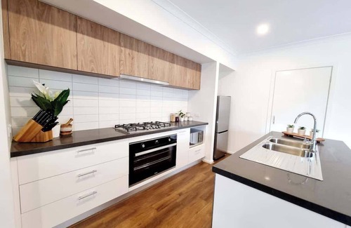 Melbourne Casa | Minta Estate 4bedrooms Berwick home no sharing