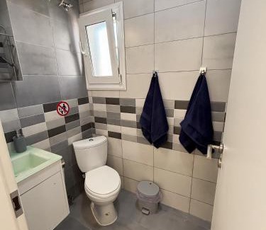 Perea Apartamento | Minu sonniges Studio in direkter Strandnähe, schnelles Internet, freies Parken, nahe Flughafen