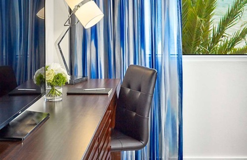 East Fort Lauderdale Hotel | Minutes Away from Riverwalk Fort Lauderdale! 3 Contemporary Suites w/ Park View!