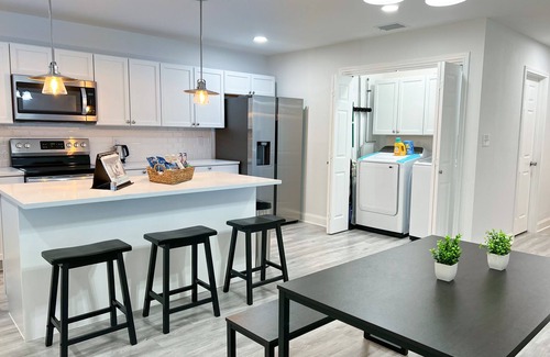 West Dallas Casa | Minutes away from AT&T Stadium, American Airlines, and Downtown Dallas.