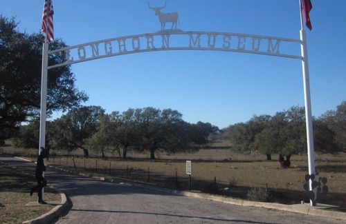 Pleasanton Casa | Minutes Away from Longhorn Museum! 4 Units w/ Full Kitchens & Free Parking!