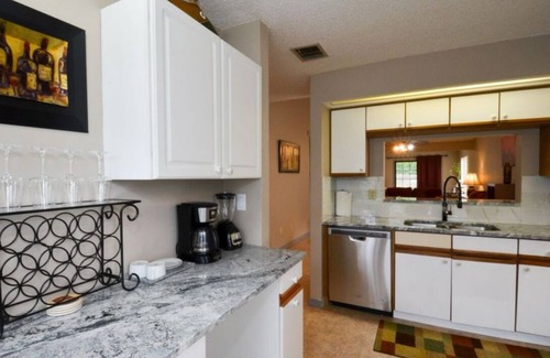 Golden Glades - The Woods Casa | Minutes away from Mayo Clinic, jax Beach, UNF, Ponte Vedra Beach, and PGA & TPC.