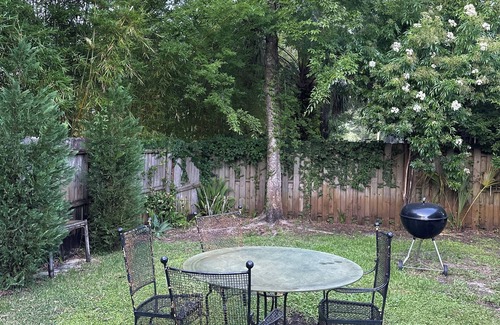 Golden Glades - The Woods Casa | Minutes away from Mayo Clinic, jax Beach, UNF, Ponte Vedra Beach, and PGA & TPC.