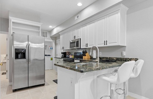 Norfolk Casa | Minutes ☞ CHKD ☞ Sentara ☞ EVMS ☞ ODU ☞ Bases ☞ Shipyards ☞ Sleeps 8 ☞ W/D