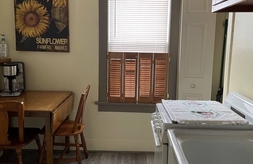 Moline Apartamento | Minutes from anywhere