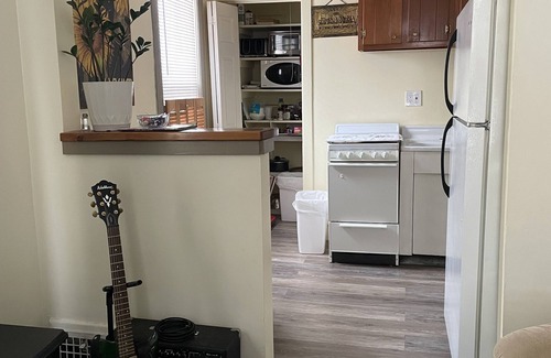 Moline Apartamento | Minutes from anywhere