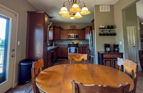 Jefferson City Casa | Minutes from Capital - Family Friendly Jeff City Retreat