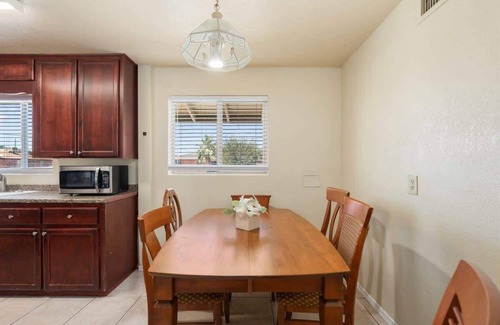Encanto Casa | Minutes From Downtown | Phoenix Lightrail | 3 BR H