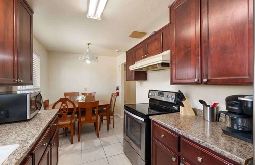 Encanto Casa | Minutes From Downtown | Phoenix Lightrail | 3 BR H