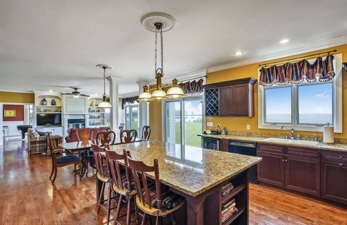 Cambridge Casa | Minutes from Downtown Cambridge | Private Dock | Pool | Kayaks