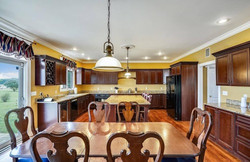Cambridge Casa | Minutes from Downtown Cambridge | Private Dock | Pool | Kayaks