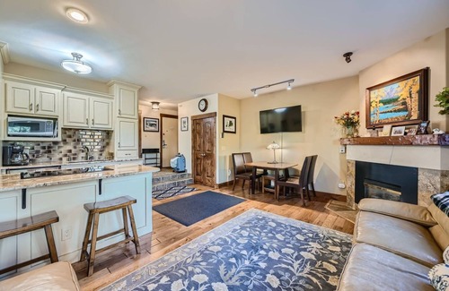 Summit Cove Condominio | Minutes From Fun-come Relax And Have A Blast! Flexible Cancellation 1 Bedroom Condo by RedAwning