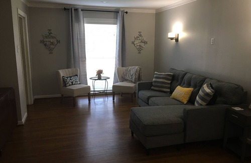 Austin Ave. Casa | A minutos de Magnolia, disfrute de Little Cottage en la famosa Austin Avenue.