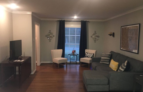 Austin Ave. Casa | A minutos de Magnolia, disfrute de Little Cottage en la famosa Austin Avenue.