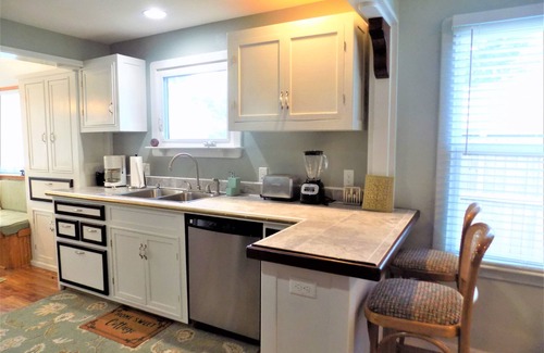 Pensacola Cabaña | Minutes from marinas, downtown, bases and more!