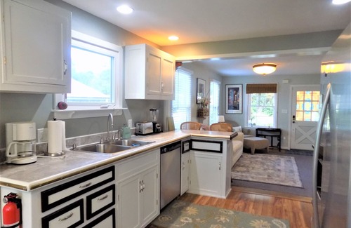 Pensacola Cabaña | Minutes from marinas, downtown, bases and more!