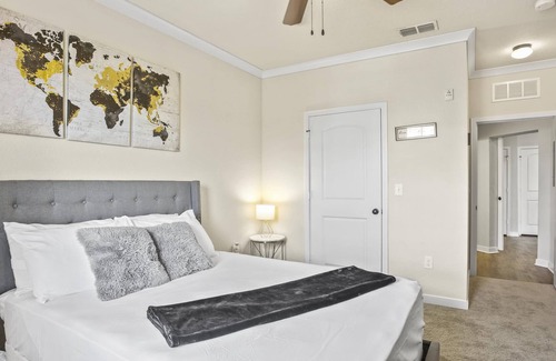 Deerwood Apartamento | Minutes from Mayo Clinic w/pool, gym and games