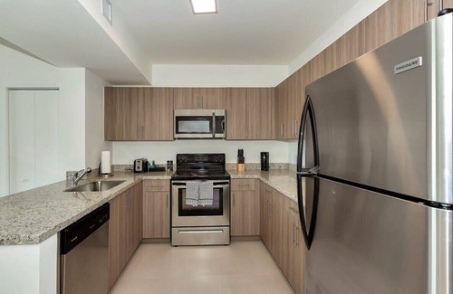 Coral Way Casa | Minutes from Miracle Mile | Roami at Grove 27