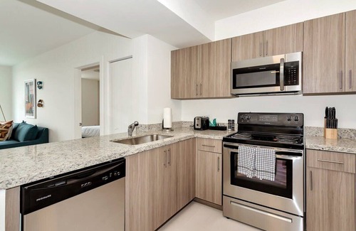 Coral Way Casa | Minutes from Miracle Mile | Roami at Grove 27