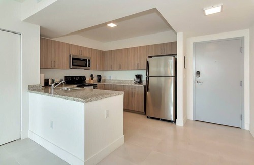 Coral Way Casa | Minutes from Miracle Mile | Roami at Grove 27