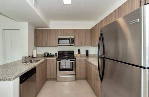 Coral Way Casa | Minutes from Miracle Mile | Roami at Grove 27