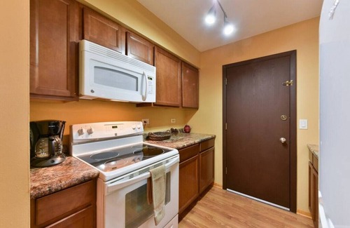 O'Hare Apartamento | Minutes from Rosemont | 500+ Mbps | Parking