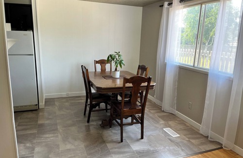 East Central Saskatchewan Casa | Minutes from Paradise
