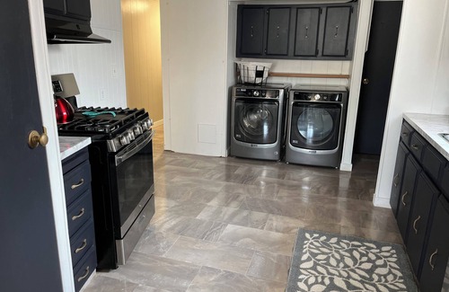 East Central Saskatchewan Casa | Minutes from Paradise