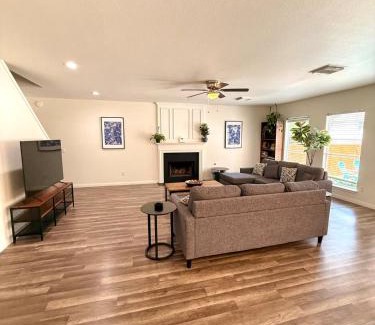 San Antonio Casa | Minutes from Sea World and Fiesta Texas