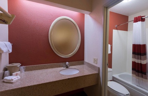 North San Antonio - SAT Hotel | Minutes from The Alamo | Budget-friendly Stay | Pets are Allowed