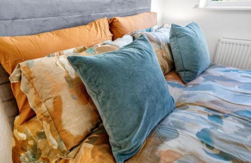 Dover Apartamento | Minutes from the port of Dover, free WiFi, free offroad private parking and rated a guest favourite on Air b nb!