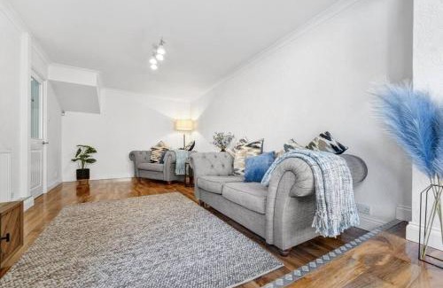 Dover Apartamento | Minutes from the port of Dover, free WiFi, free offroad private parking and rated a guest favourite on Air b nb!
