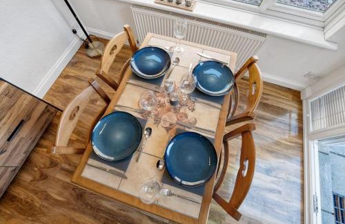 Dover Apartamento | Minutes from the port of Dover, free WiFi, free offroad private parking and rated a guest favourite on Air b nb!